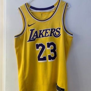 LeBron James jersey size M